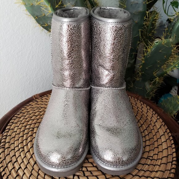 UGG Classic Short Metallic Sparkle Boot Silver Tone Leather size 7 Women's - Picture 3 of 12